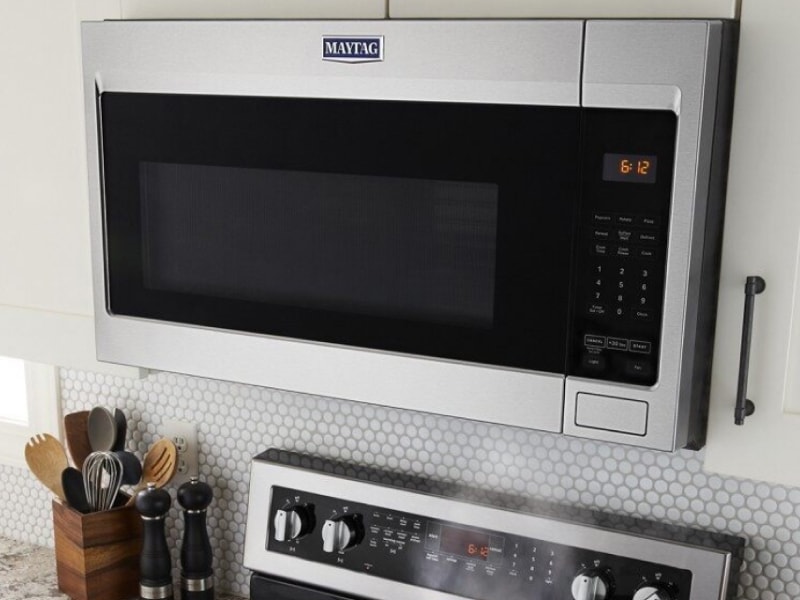 An over-the-range Maytag® microwave and oven in a modern kitchen An over-the-range Maytag® microwave and oven in a modern kitchen