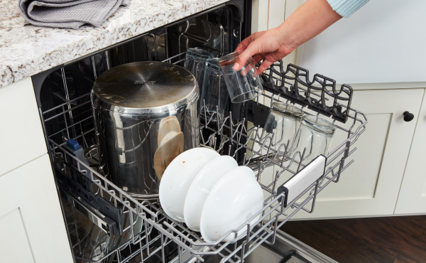 Is the instant 2025 pot pan dishwasher safe