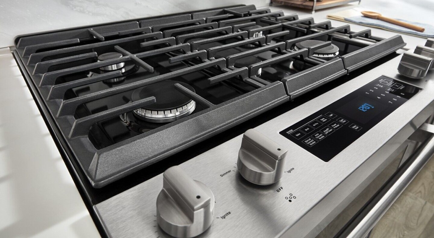 Control panel and grates of a gas range