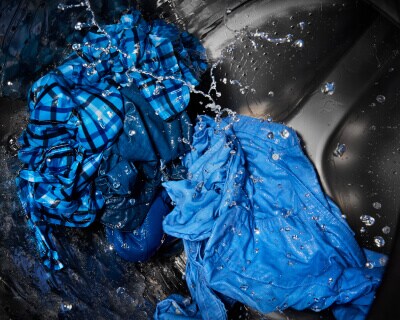 Clothes washing in a front load washing machine