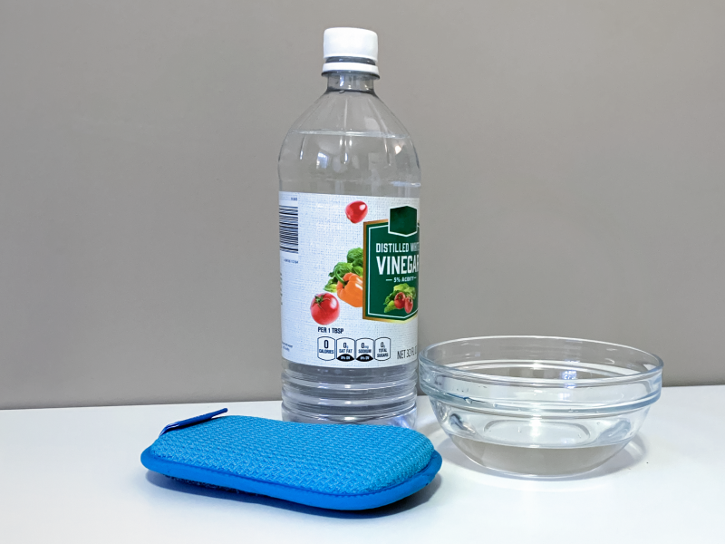 Cleaning your microwave with vinegar to remove burnt smells. Cleaning your microwave with vinegar to remove burnt smells.