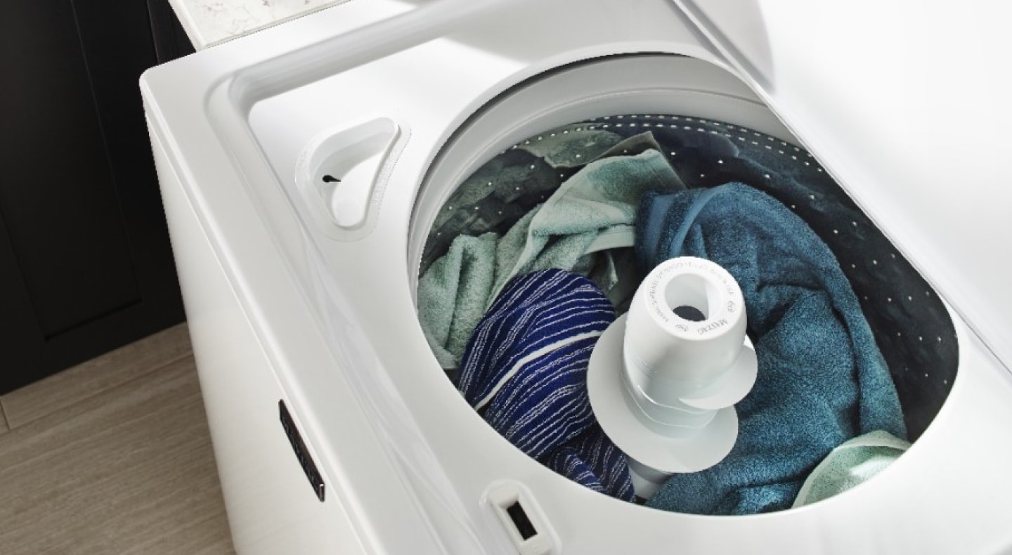 Laundry in an agitator washer Laundry in an agitator washer