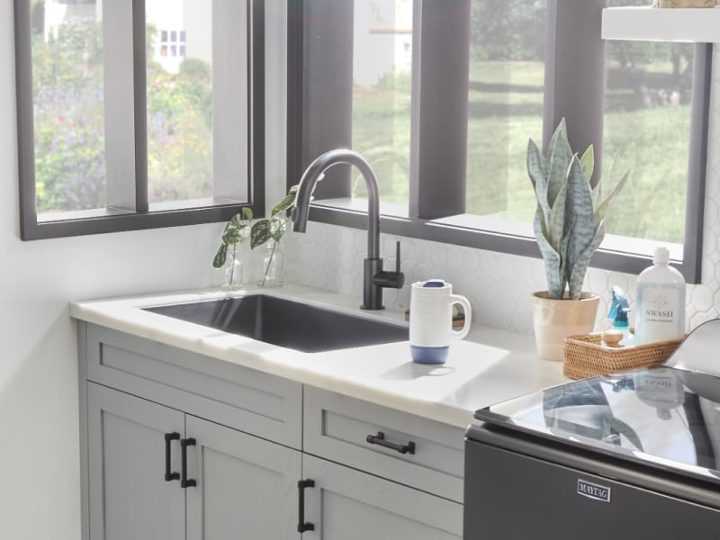 A pristine kitchen sink