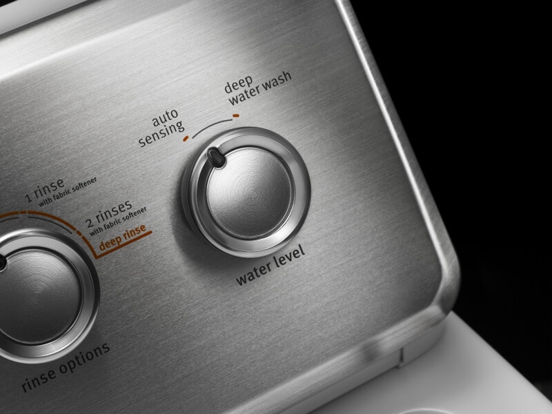 A closeup of a knob turned to “auto sensing” on a control panel of a Maytag® washer A closeup of a knob turned to “auto sensing” on a control panel of a Maytag® washer