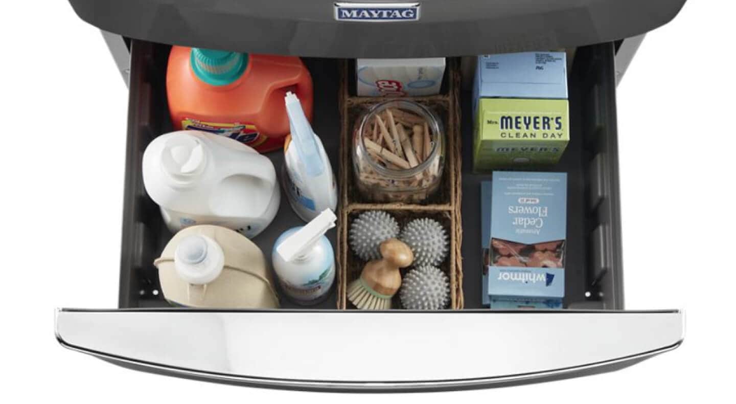 Open pedestal with laundry accessories Open pedestal with laundry accessories