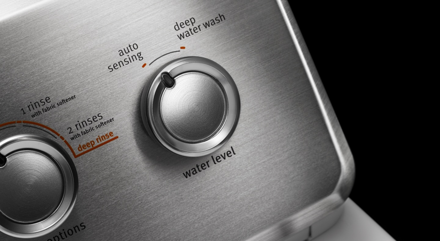 A water level dial on a washing machine set to auto sensing A water level dial on a washing machine set to auto sensing