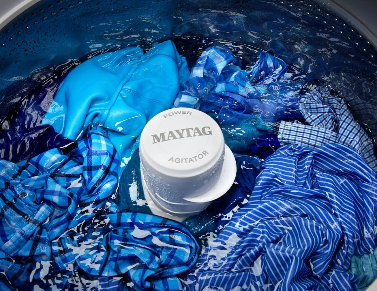 Wet laundry around an agitator