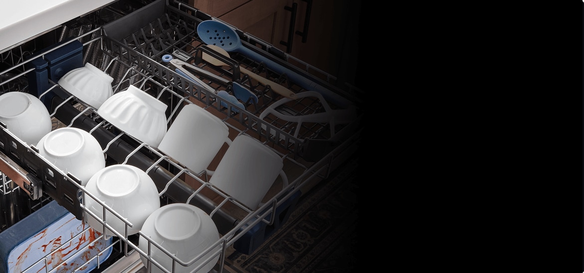 Bowls in the Maytag® 3rd Level Rack Wash Zone.