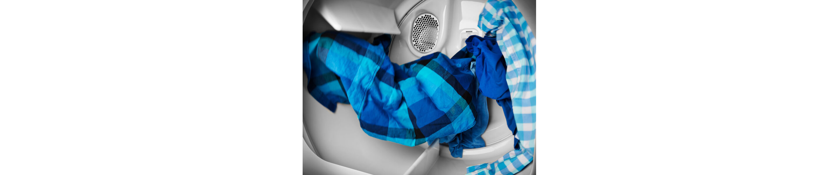 Laundry tumbling in a wrinkle reducing dryer