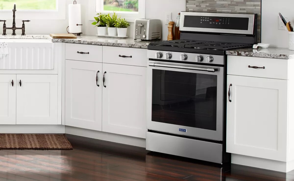 How to Clean an Oven Glass Door in 4 Steps | Maytag