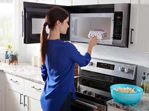 How Do You Use a Microwave Maytag