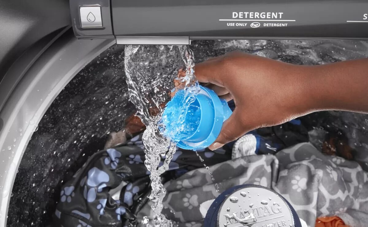 Oxygen Bleach vs. Chlorine Bleach: Which is Right for You? | Maytag